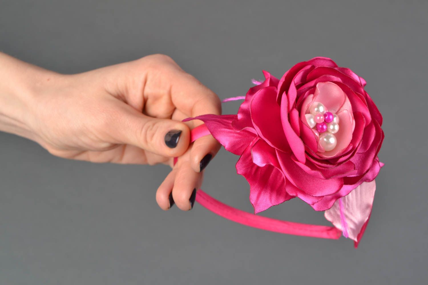 Serre-tête à cheveux en fleur artificielle fait main rose de satin pour femme photo 1