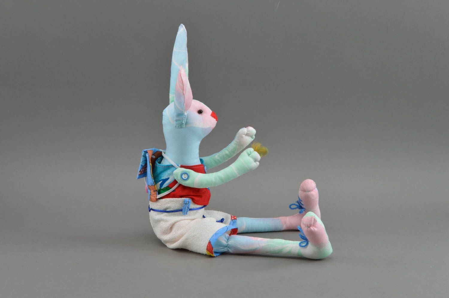 Мягкая игрушка ручной работы в виде зайца красивая разноцветная небольшая фото 2