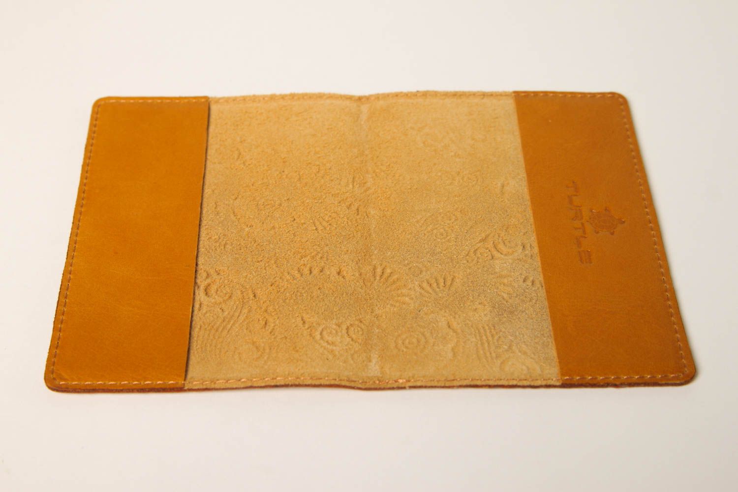 Аксессуар из кожи handmade оригинальный подарок с орнаментом обложка на паспорт фото 5