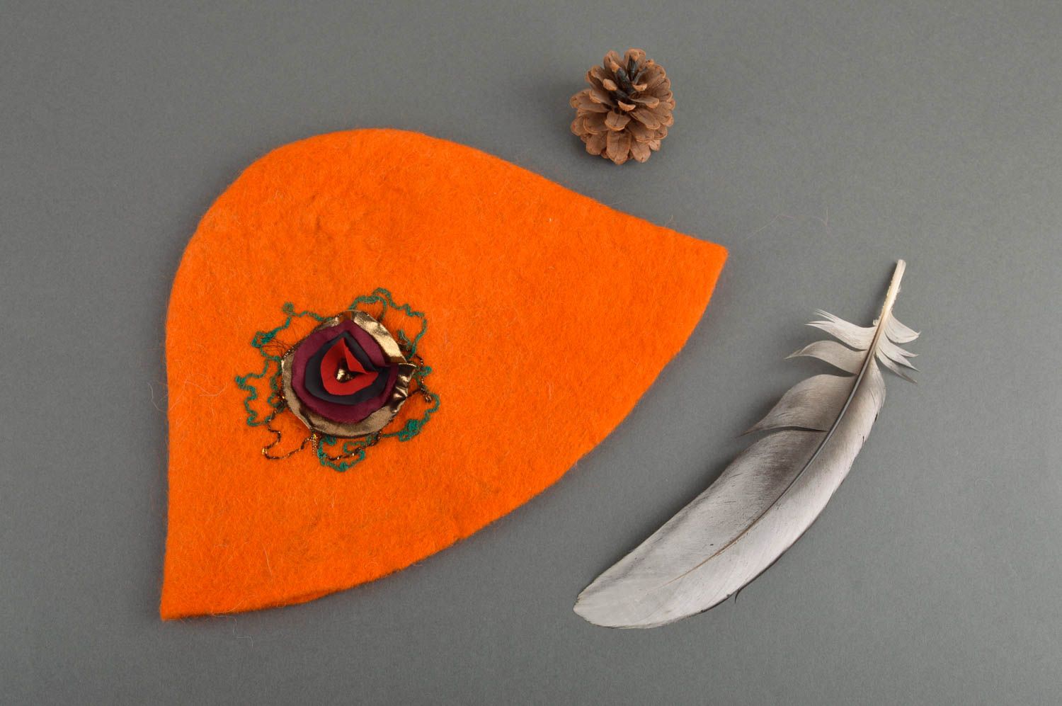 Шапка ручной работы зимняя шапка оригинальный подарок оранжевая с цветком фото 1