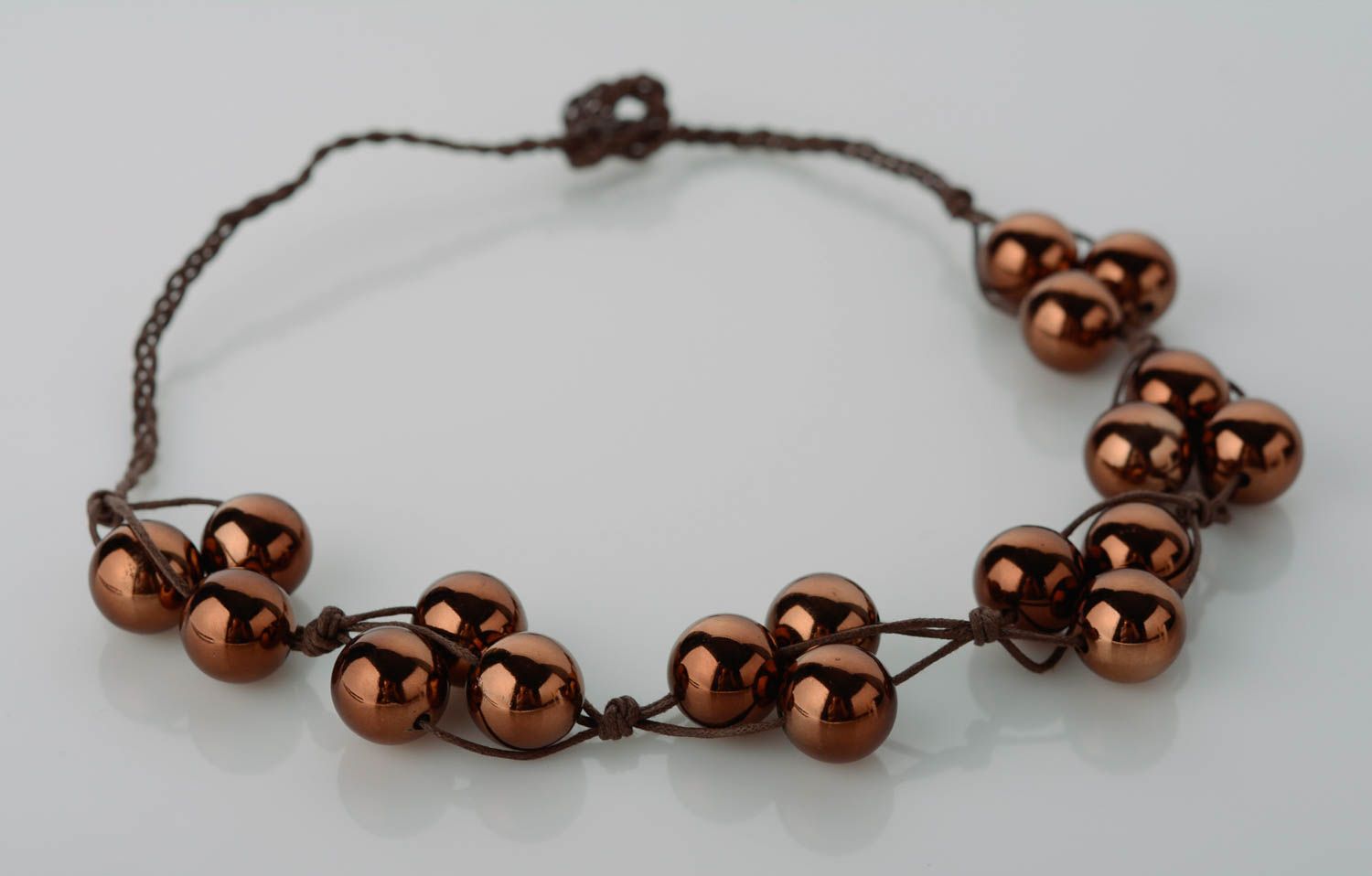 Collar de cuentas y cordón artesanal marrón estiloso poco común con cordones foto 1