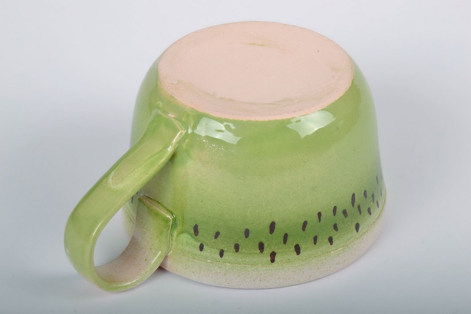 Ceramic glazed cup with handle in kiwi pattern photo 2