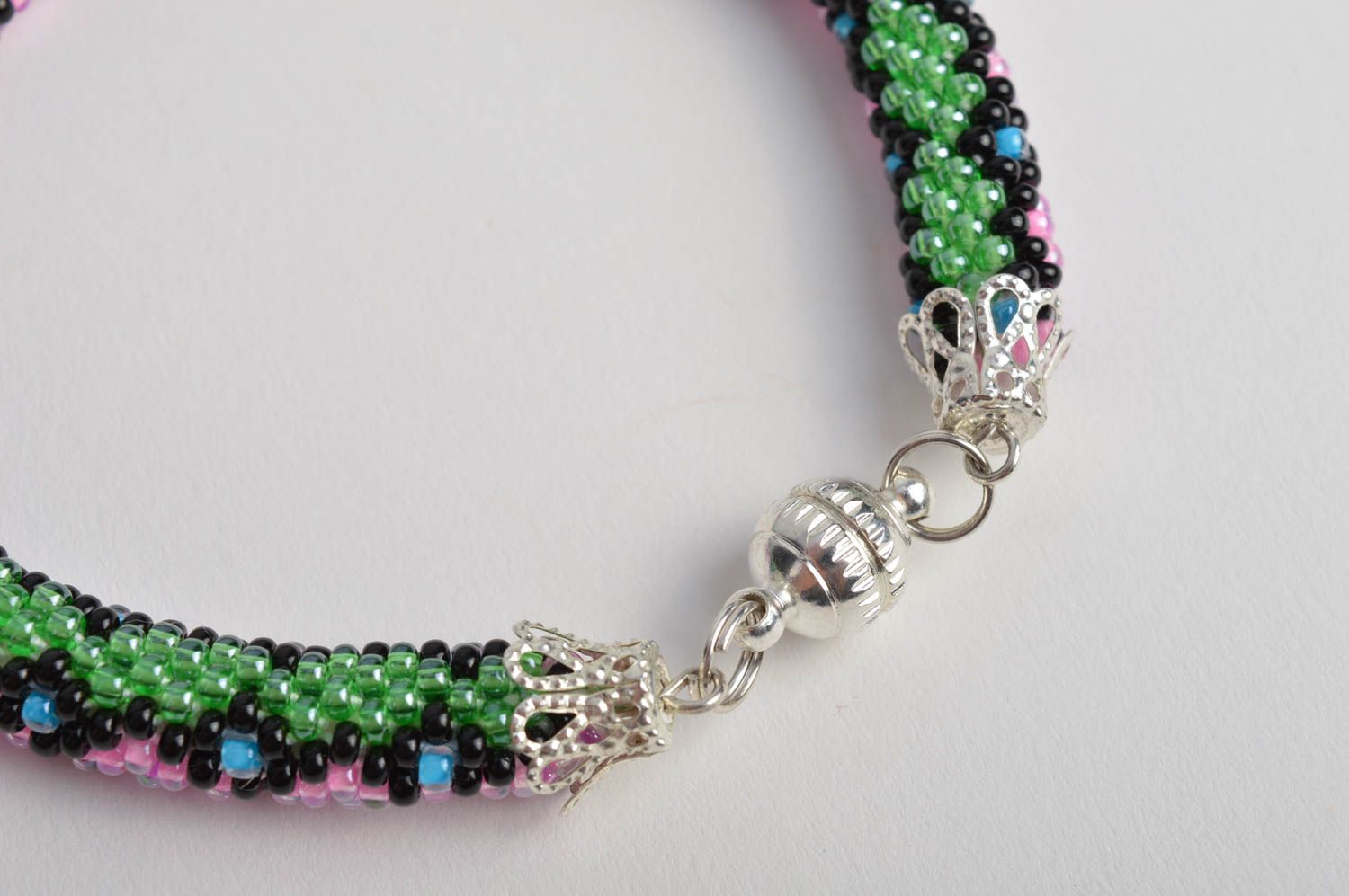 Bracelet spirale fait main Bijou fantaisie Cadeau femme en perles de rocaille photo 5