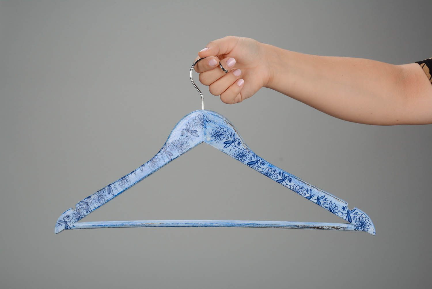 Cintre design avec serviettage Ornement floristique bleu photo 5