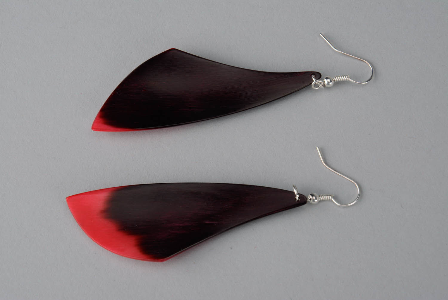 Red and black earrings made ​​of horn photo 2
