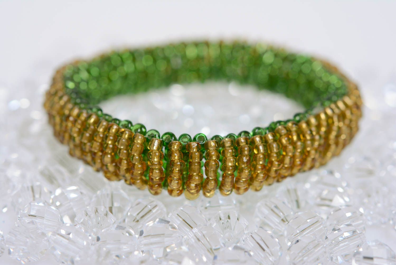 Gelb grünes Armband aus Glasperlen für Alltag handgeschaffen künstlerisch schön foto 1