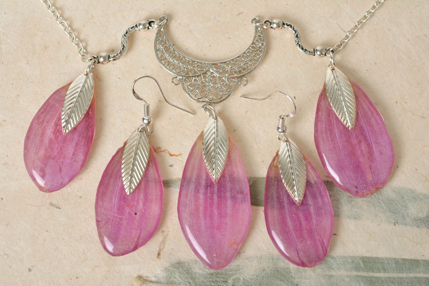 Handmade designer jewelry set botanical earrings and necklace in epoxy photo 1