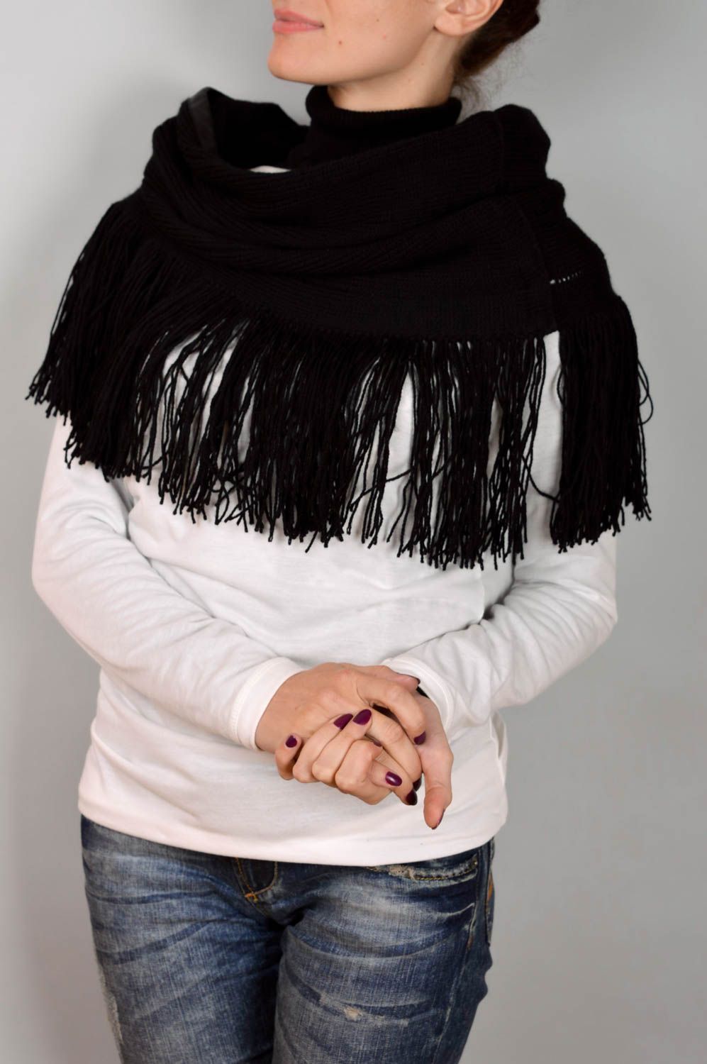 Шарф ручной работы оригинальный женский шарф черный снуд модный шарф красивый фото 4