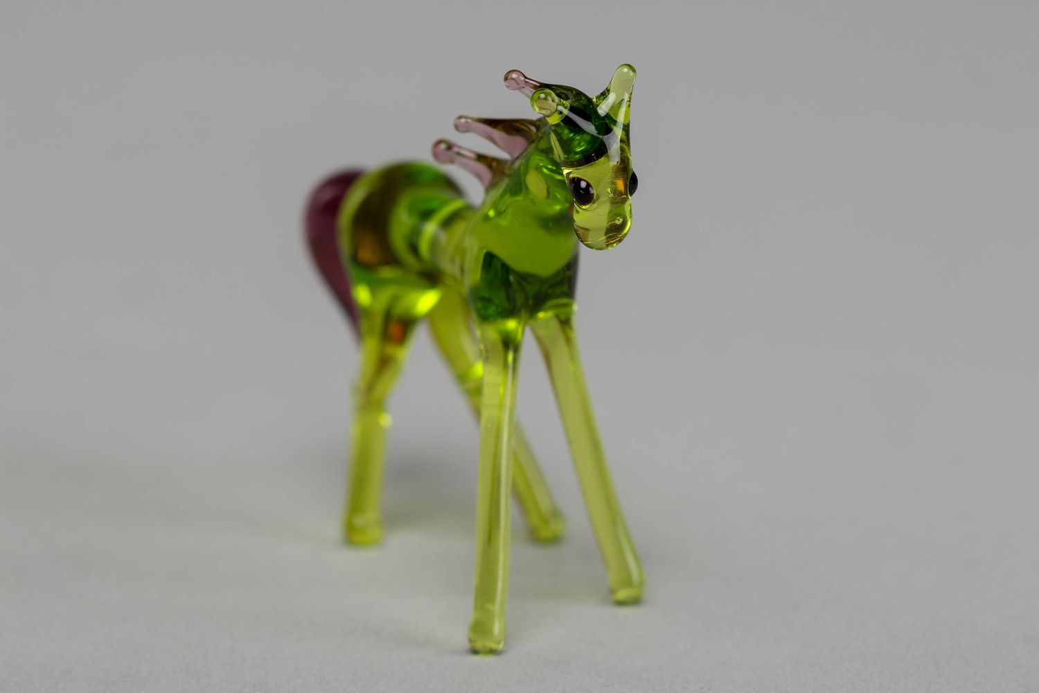 Lampwork Figur aus Glas Hellgrünes Pferd foto 3