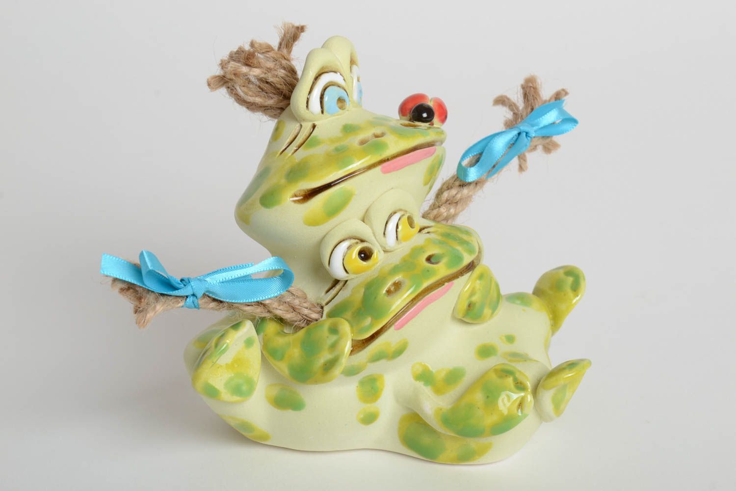 Tirelire enfant Figurine animal faite main 2 grenouilles en argile Cadeau enfant photo 2