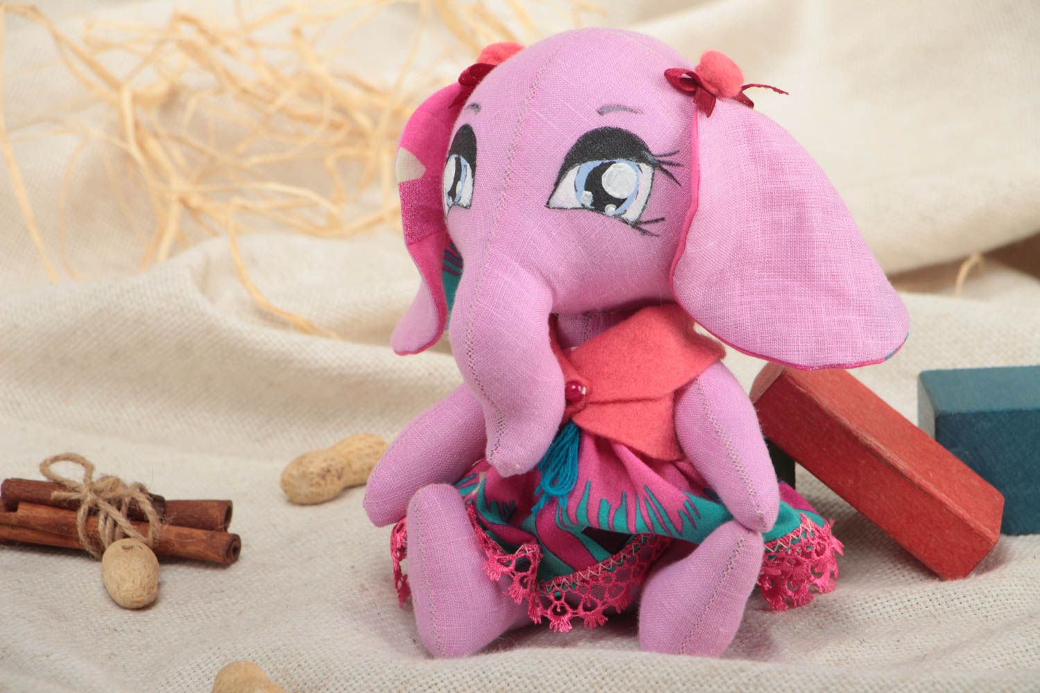 Petite peluche décorative en lin et coton faite main éléphant rose pour enfant  photo 1