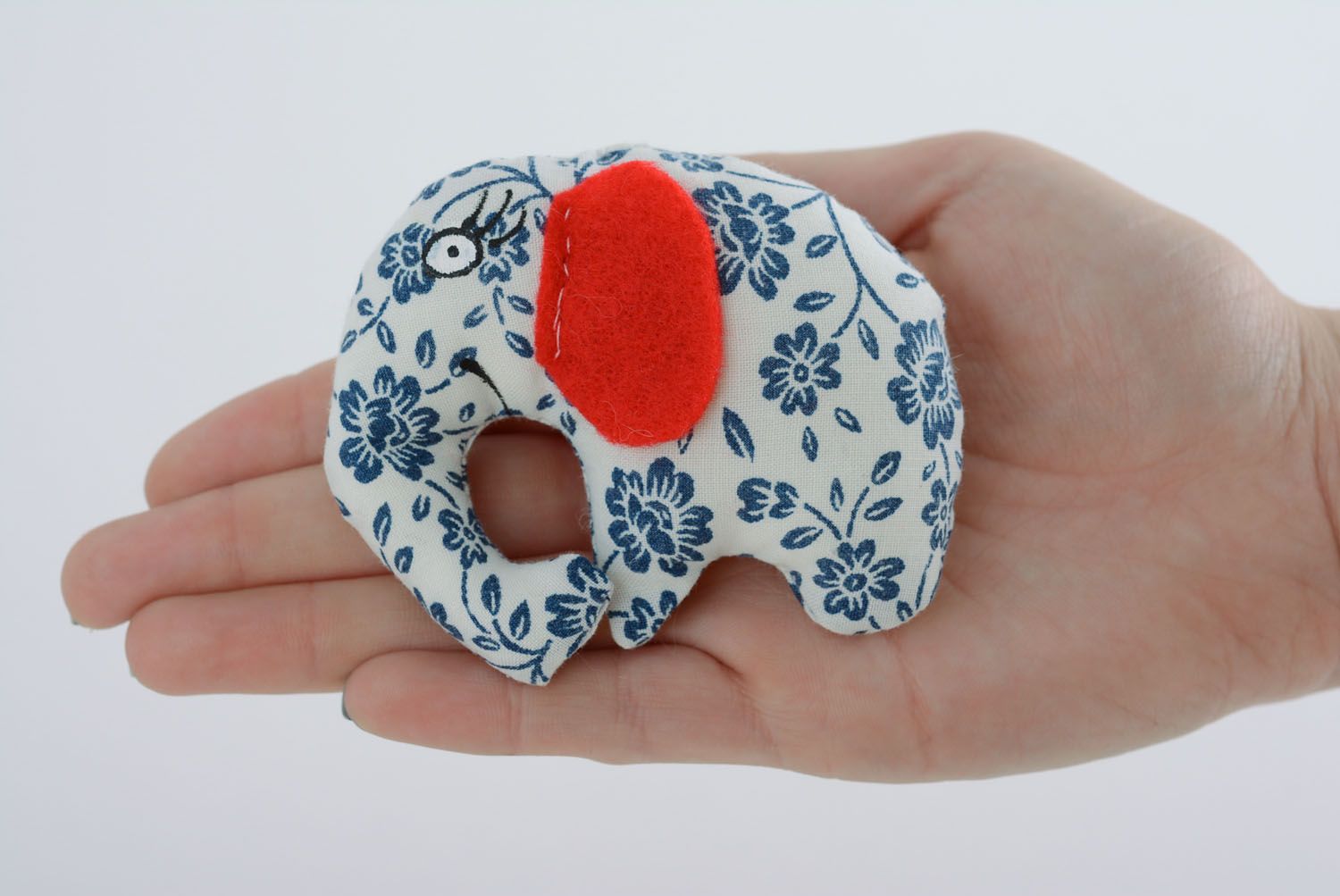 Brinquedo macio de tecido feito à mão em forma do elefante  foto 4