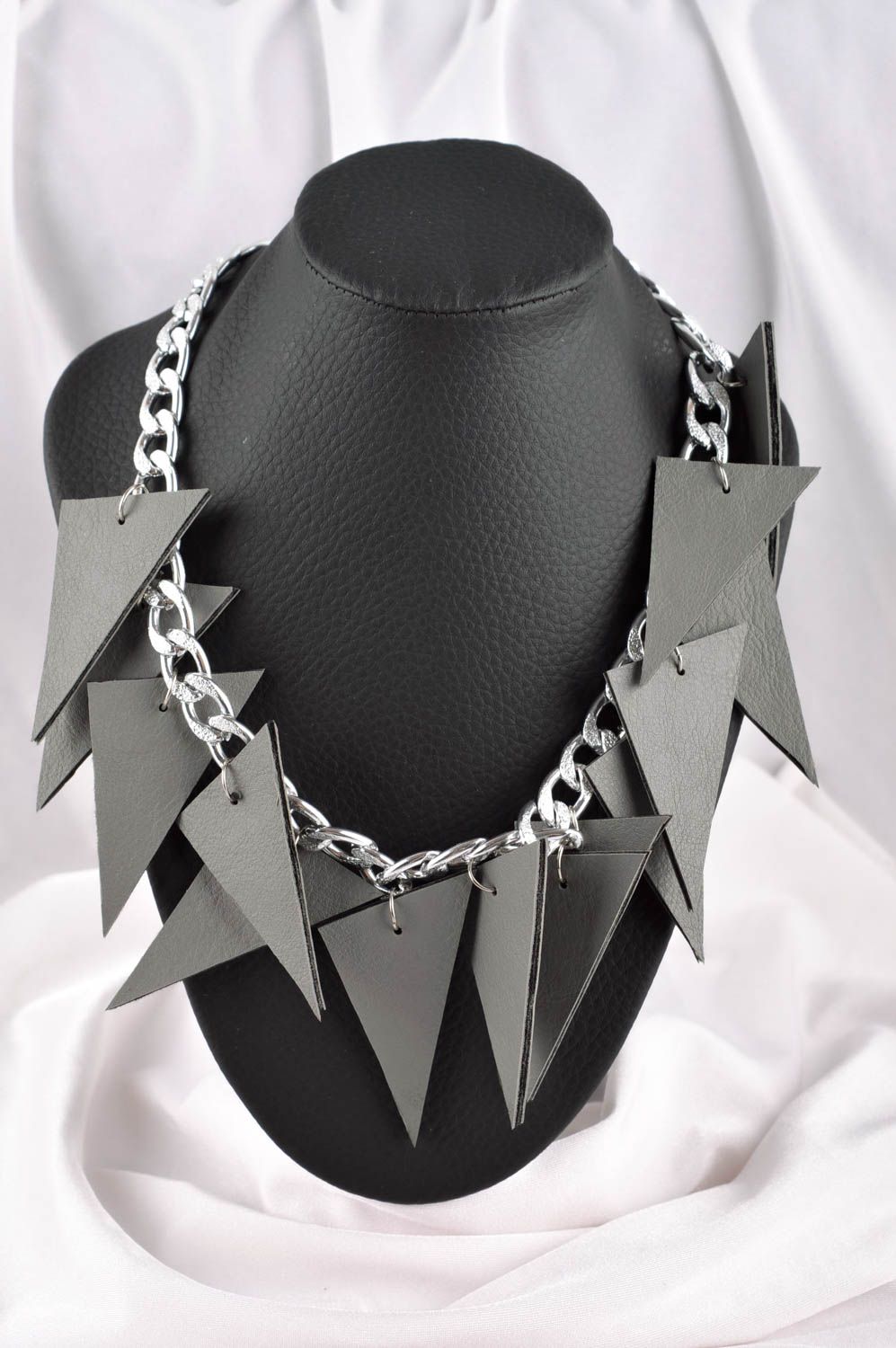 Collier métal cuir gris Bijou fait main design original Accessoire femme photo 1