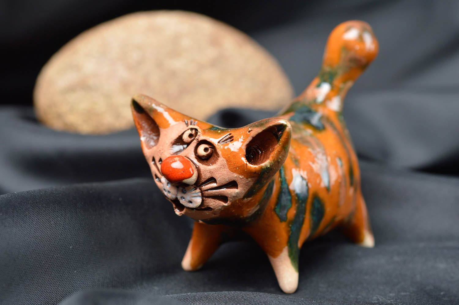 Figurine de chat en argile rouge faite main décorative marron originale photo 1