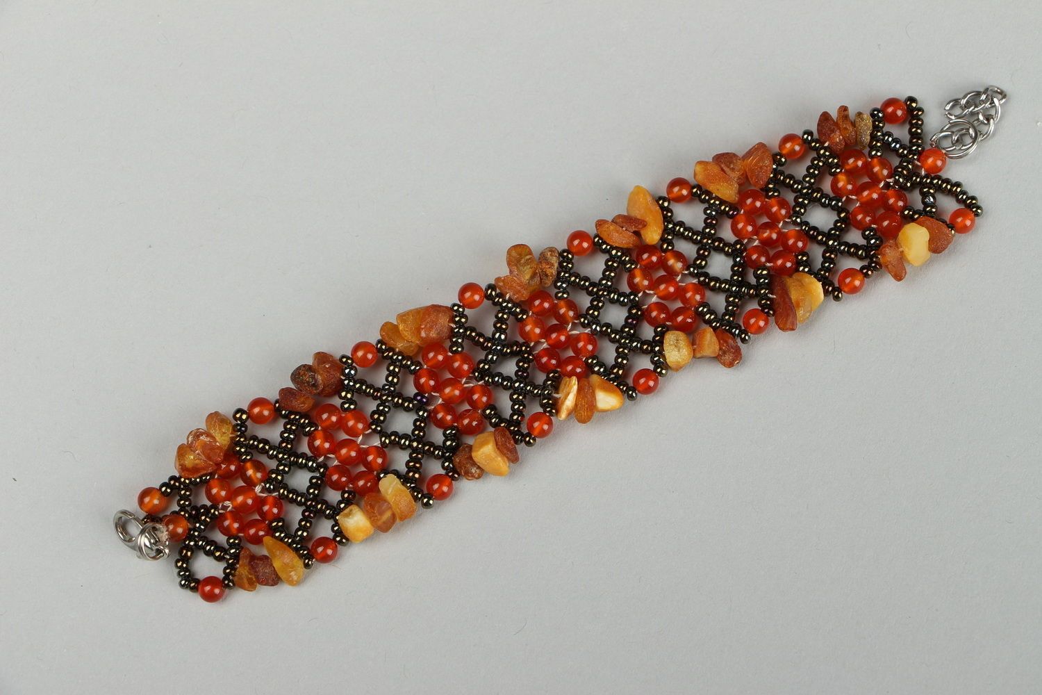 Bracelet original avec cornaline, ambre et grains de verre  photo 3