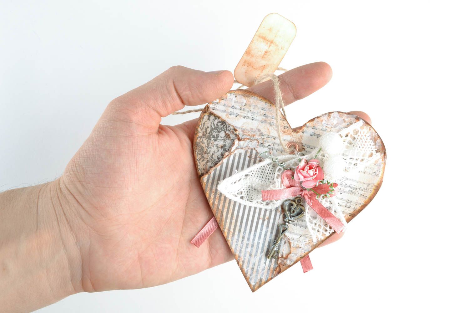 Suspension décorative pour Saint Valentin en papier fait main en forme de coeur photo 4
