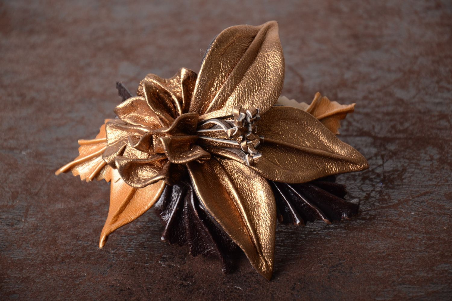 Adorno para el pelo flor dorada accesorio de moda artesanal regalo original foto 1