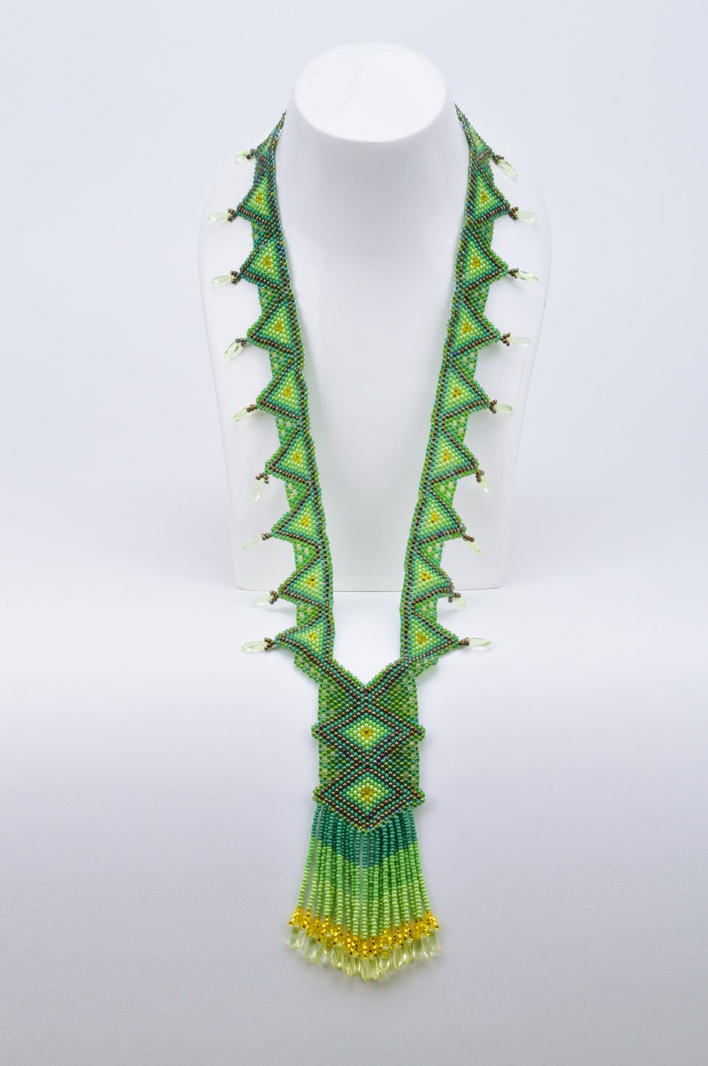 Handgemachtes ungewöhnliches grünes Collier aus Glasperlen mit Ornament gelb lang foto 3