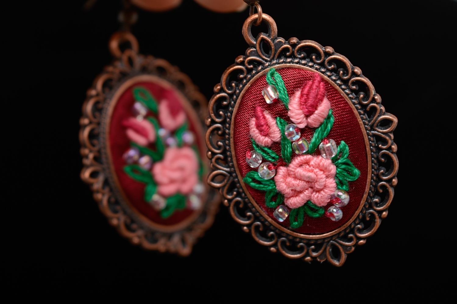 Rococo embroidered dangle earrings photo 2