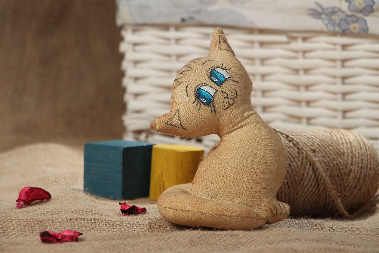 Мягкая игрушка ручной работы из ткани Кошечка фото 5