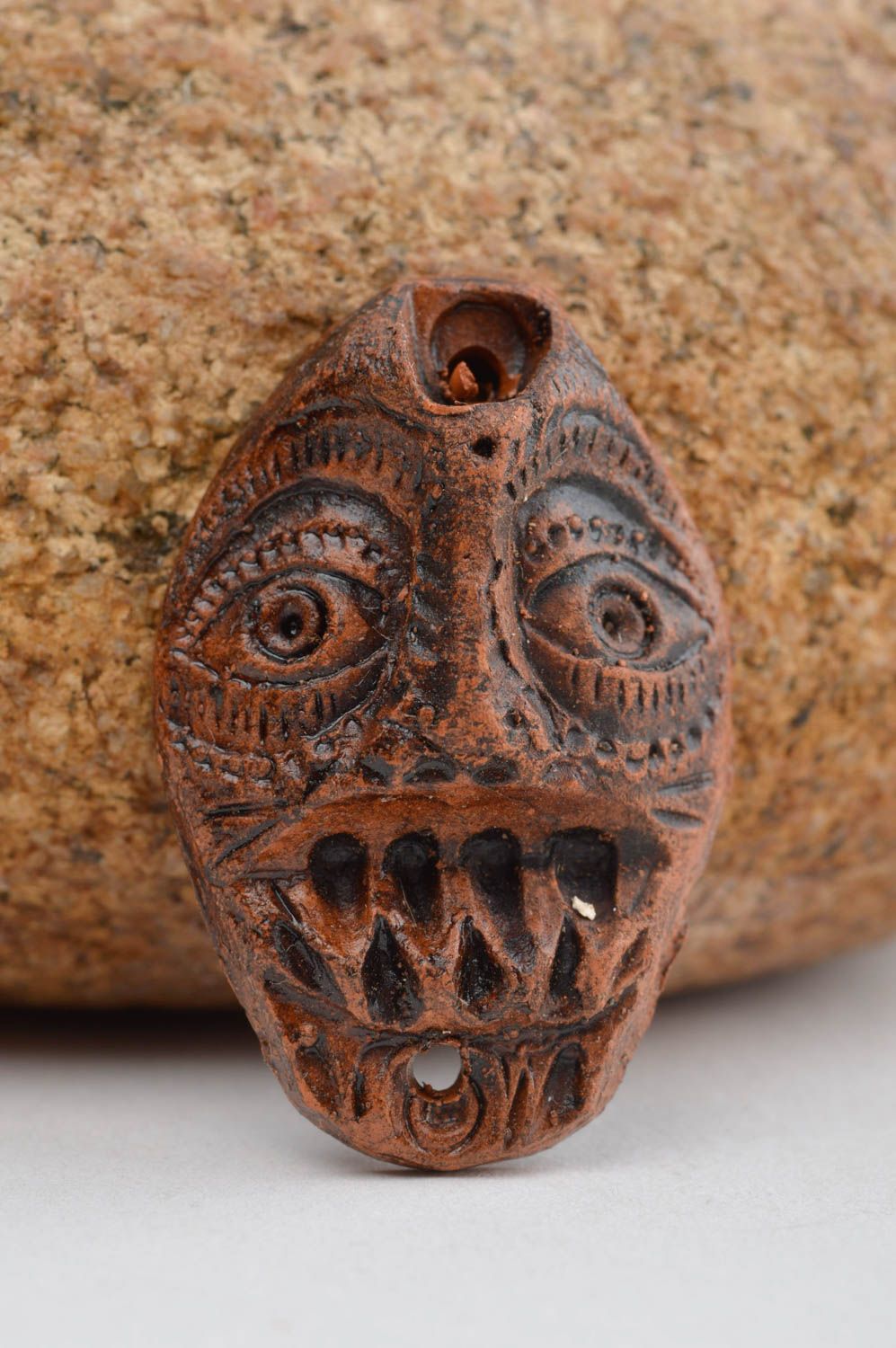Кулон ручной работы подвеска из глины этническое украшение керамическая голова фото 3