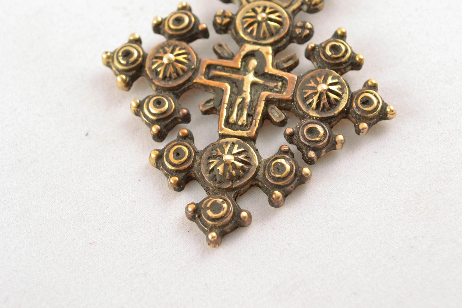Amuleto zgard fatto a mano a forma di croce di bronza accessorio originale 
 foto 4
