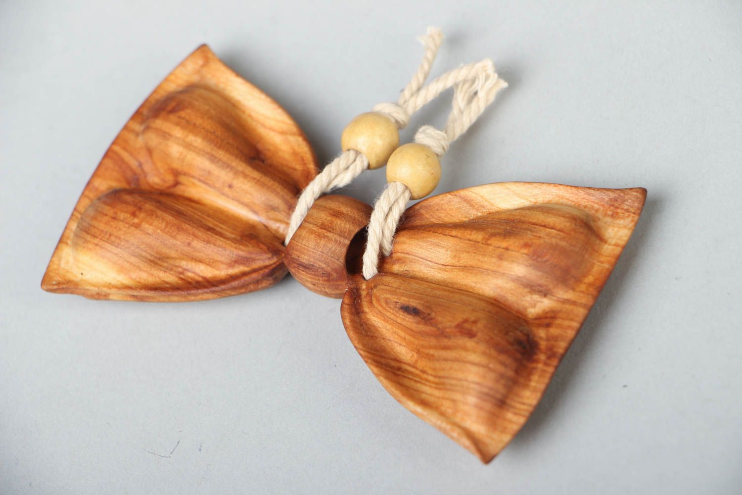 Wooden bow tie photo 3