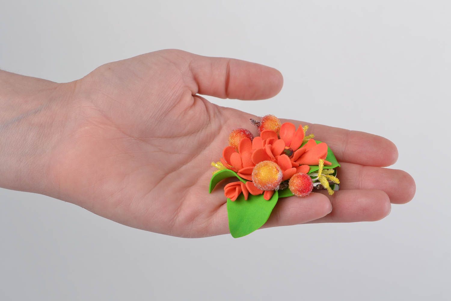 Räumige Blumen Brosche handmade aus Foamiran mit Strass Sreinen einzigartig toll foto 2