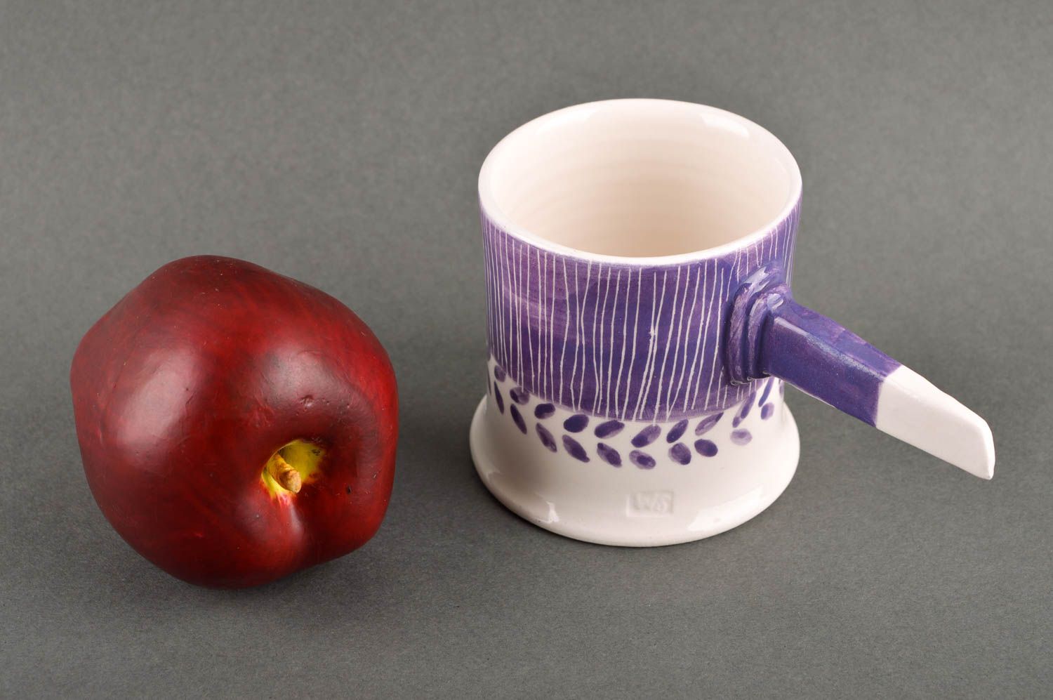 Tasse à thé faite main Mug original blanc violet Vaisselle design céramique photo 1