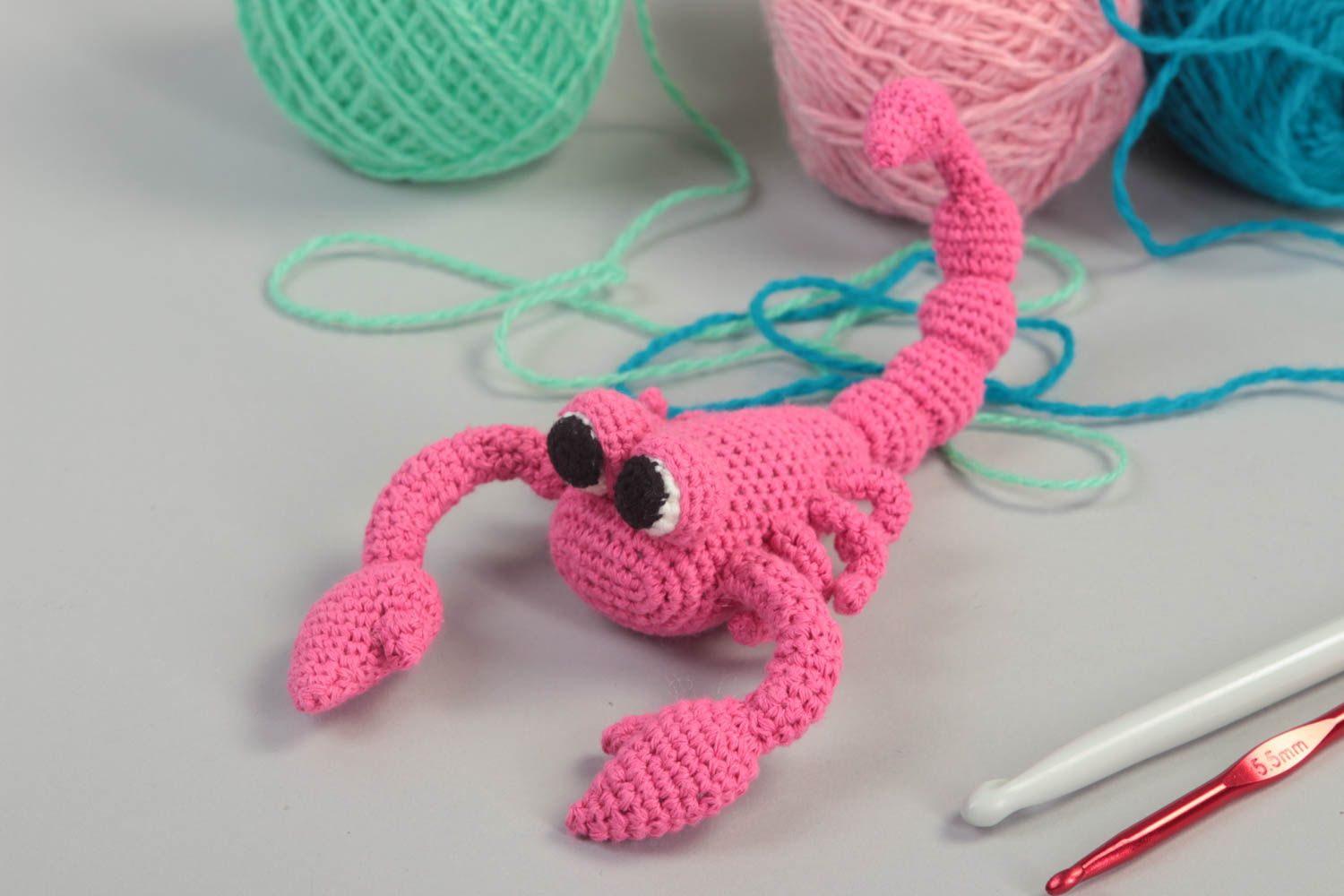 Мягкая игрушка ручной работы игрушка крючком детская игрушка розовая Скорпион фото 1