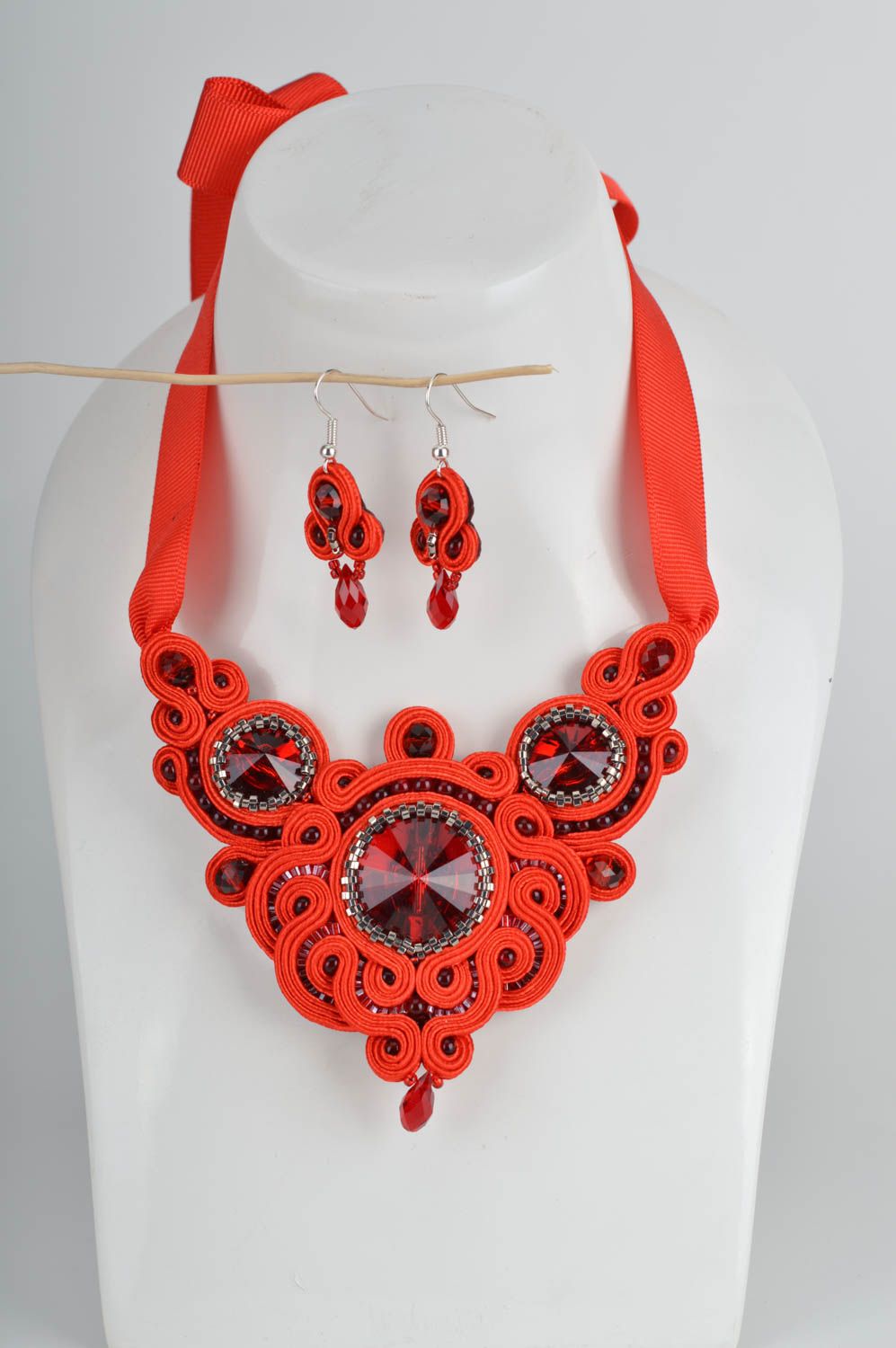 Handmade designer jewelry set soutache earrings and necklace of red color photo 3