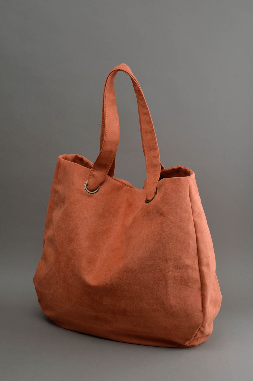 Grand sac marron porté épaule en daim artificiel fait main avec poche intérieure photo 2
