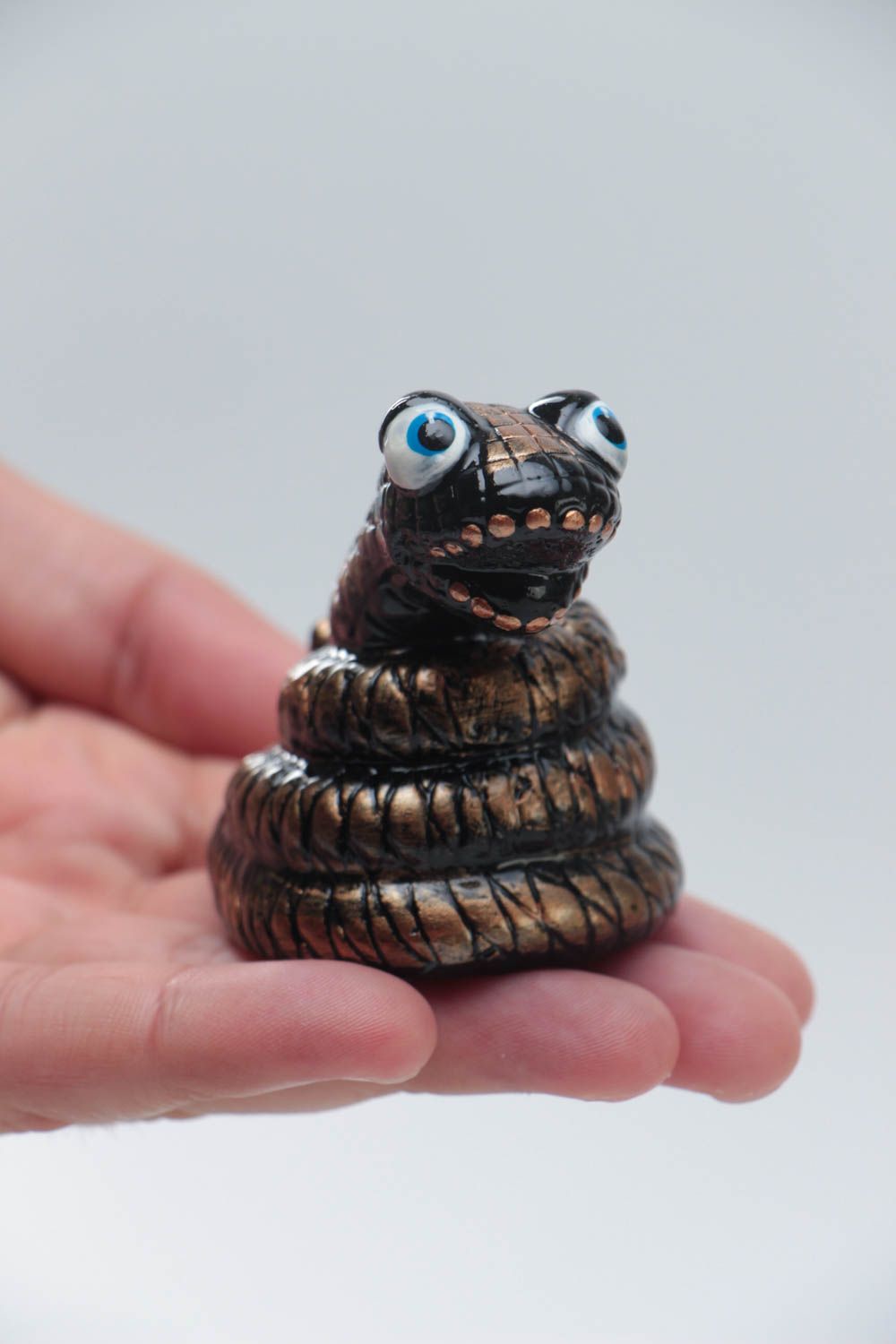 Темная статуэтка змеи из гипса ручной работы оригинальная красивая расписная фото 5