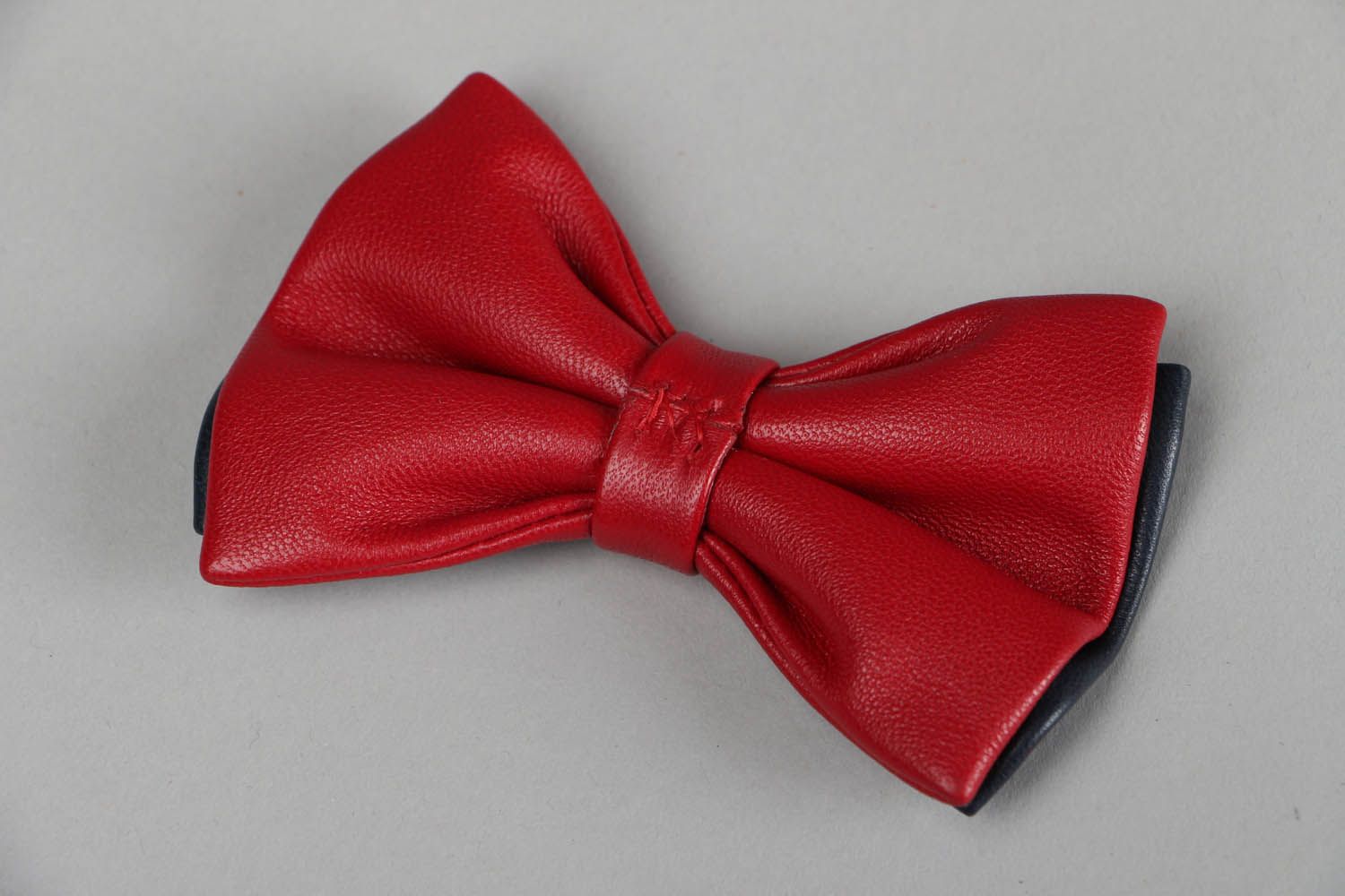 Black and red leather bow tie photo 3