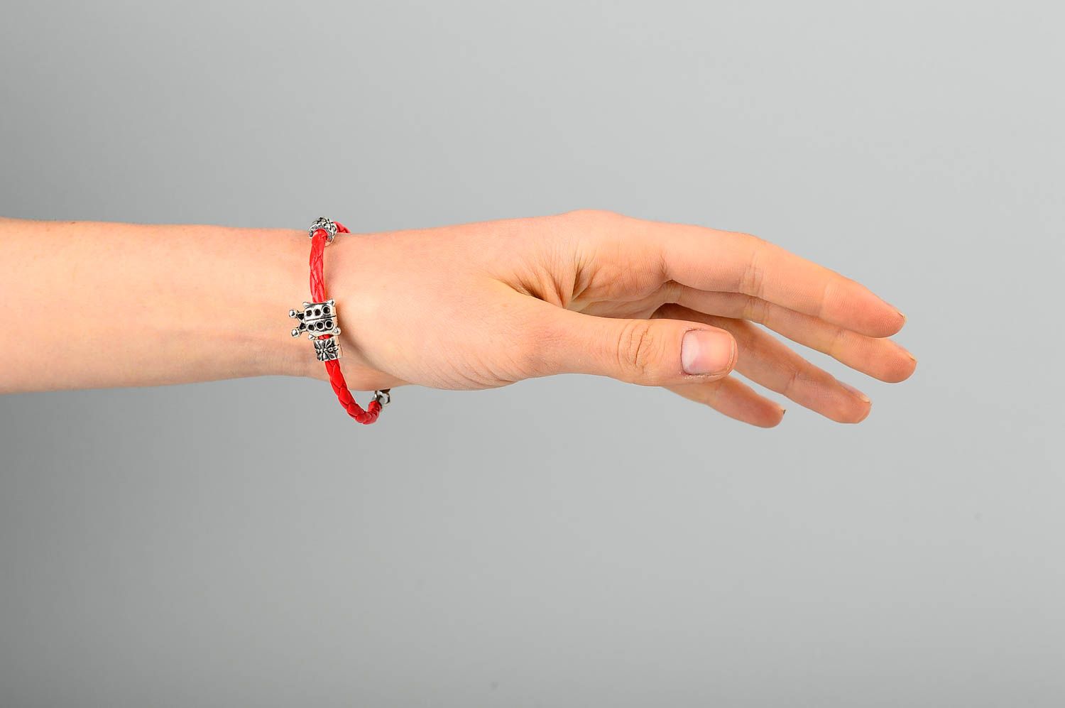 Женский браслет украшение ручной работы стильный браслет красный плетеный фото 2