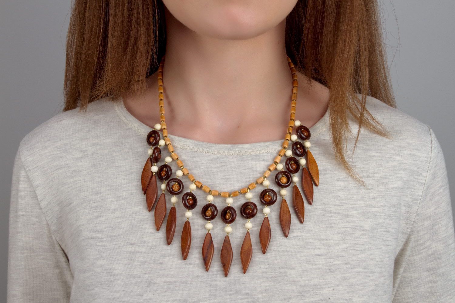Wooden bead necklace Feathers photo 4