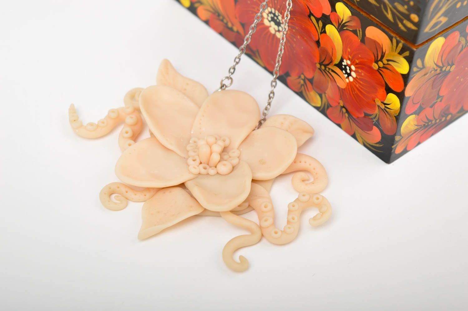 Handmade Modeschmuck Anhänger Polymer Schmuck Accessoire für Frauen beige Lilie foto 1