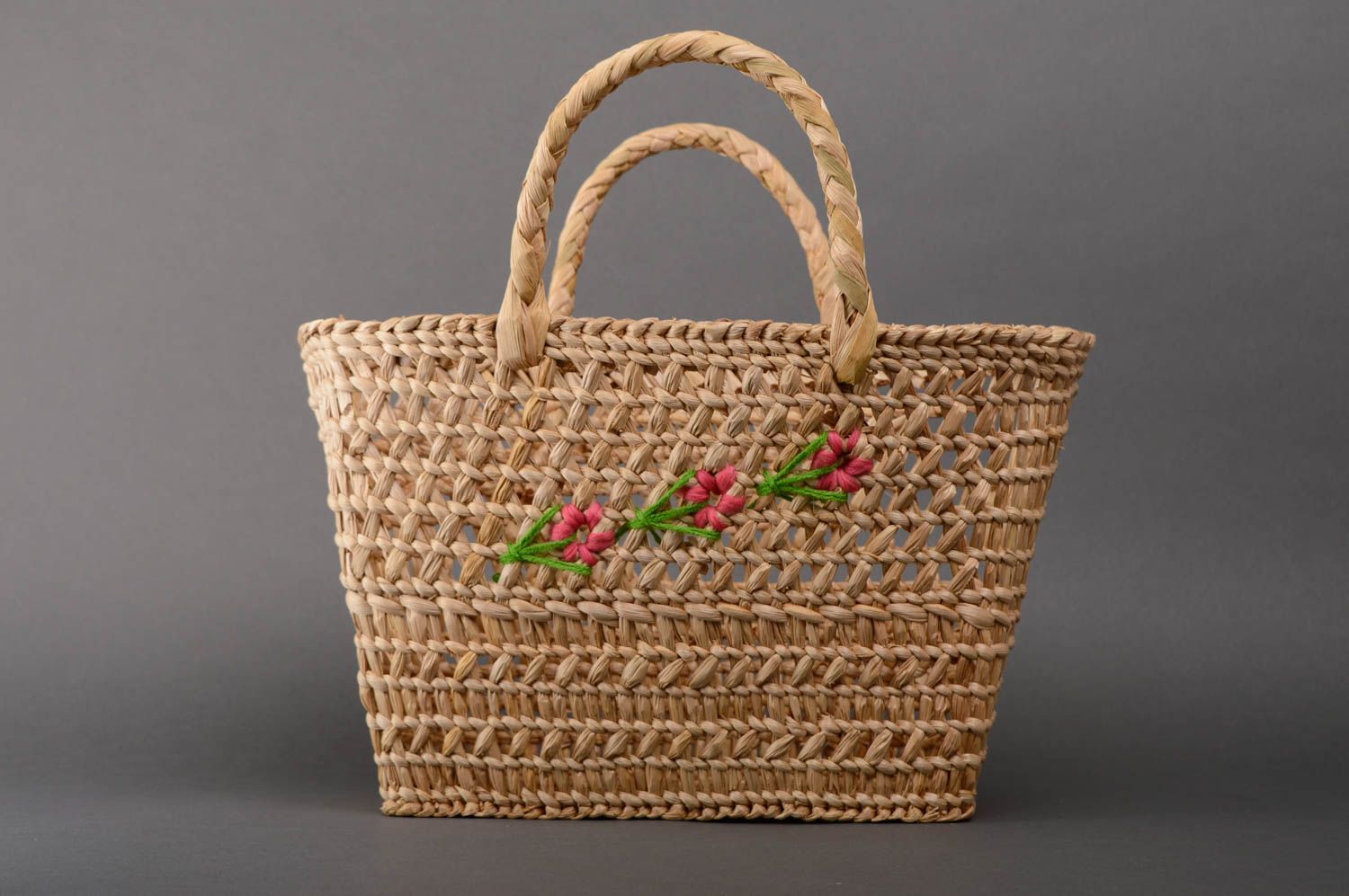 Reedmace basket purse with thread flowers photo 1