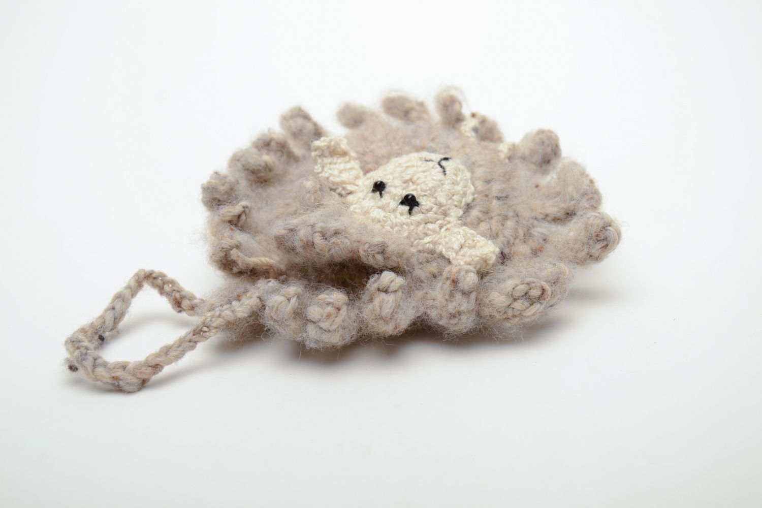 Petite Brebis grise décoration à accrocher tricotée aux aiguilles faite main photo 5