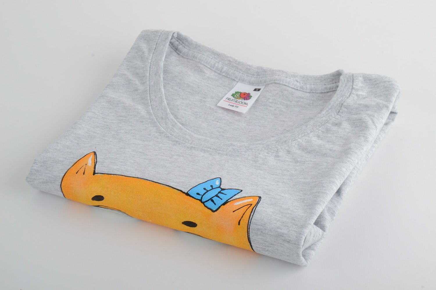 Handgemachtes Sporthemd aus Baumwolle mit Bild von Katze samt Fotoapparat grau  foto 4