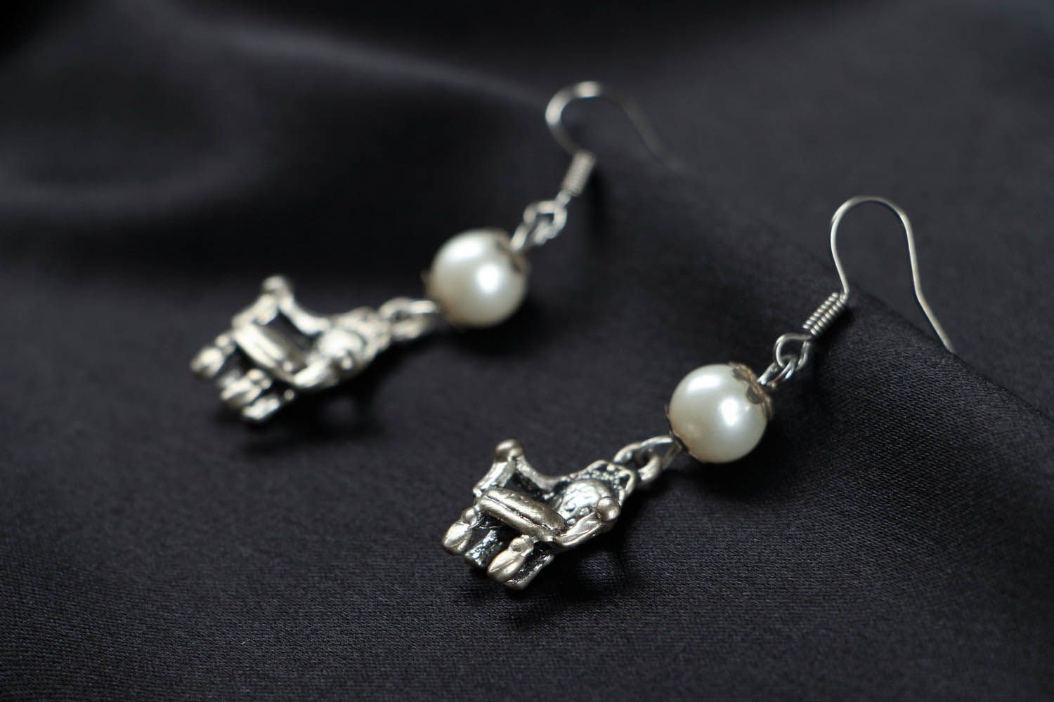 Boucles d'oreilles en perles et métal Fauteuils photo 2