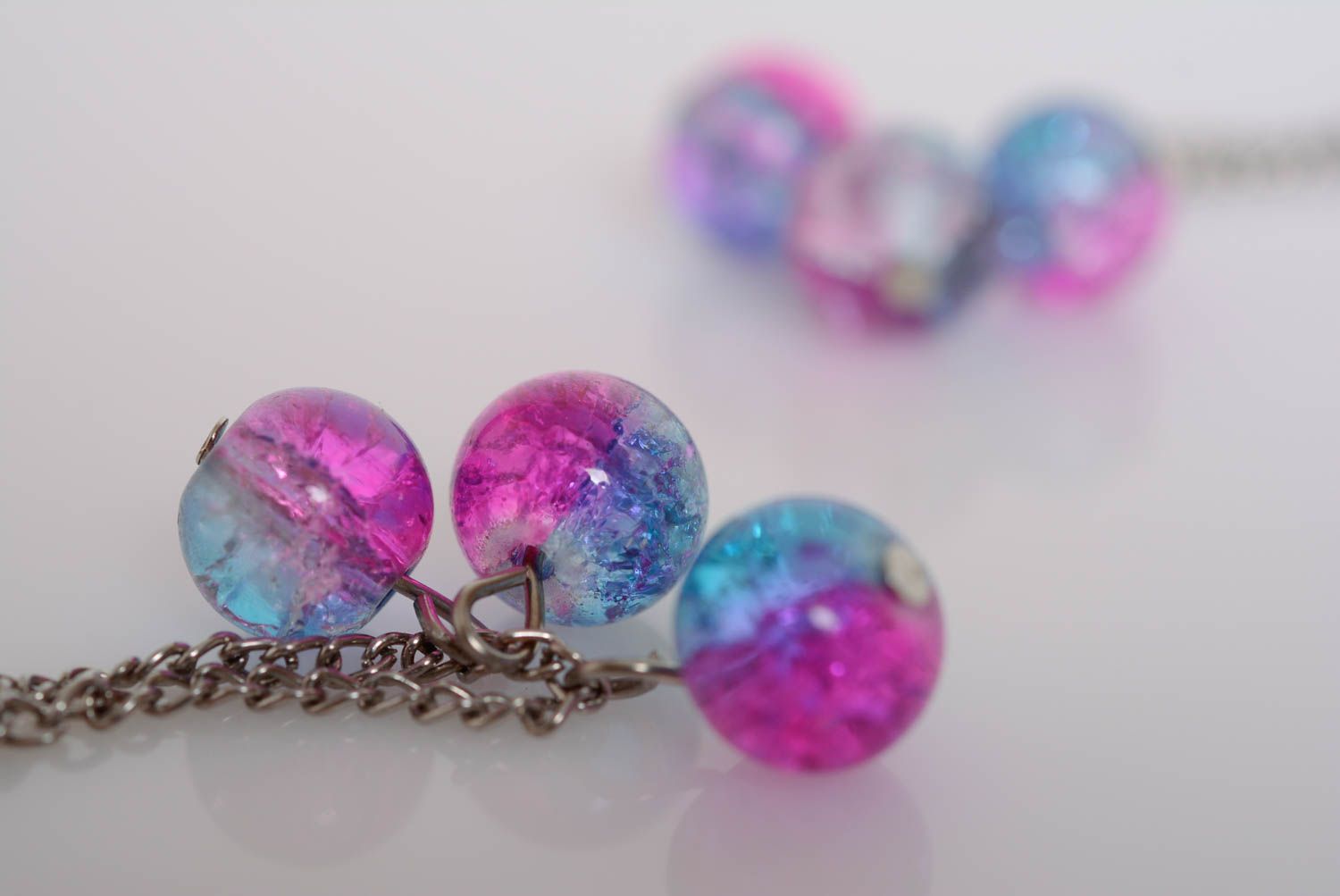 Longues boucles d'oreilles en perles de verre rose bleu chaînettes faites main photo 3