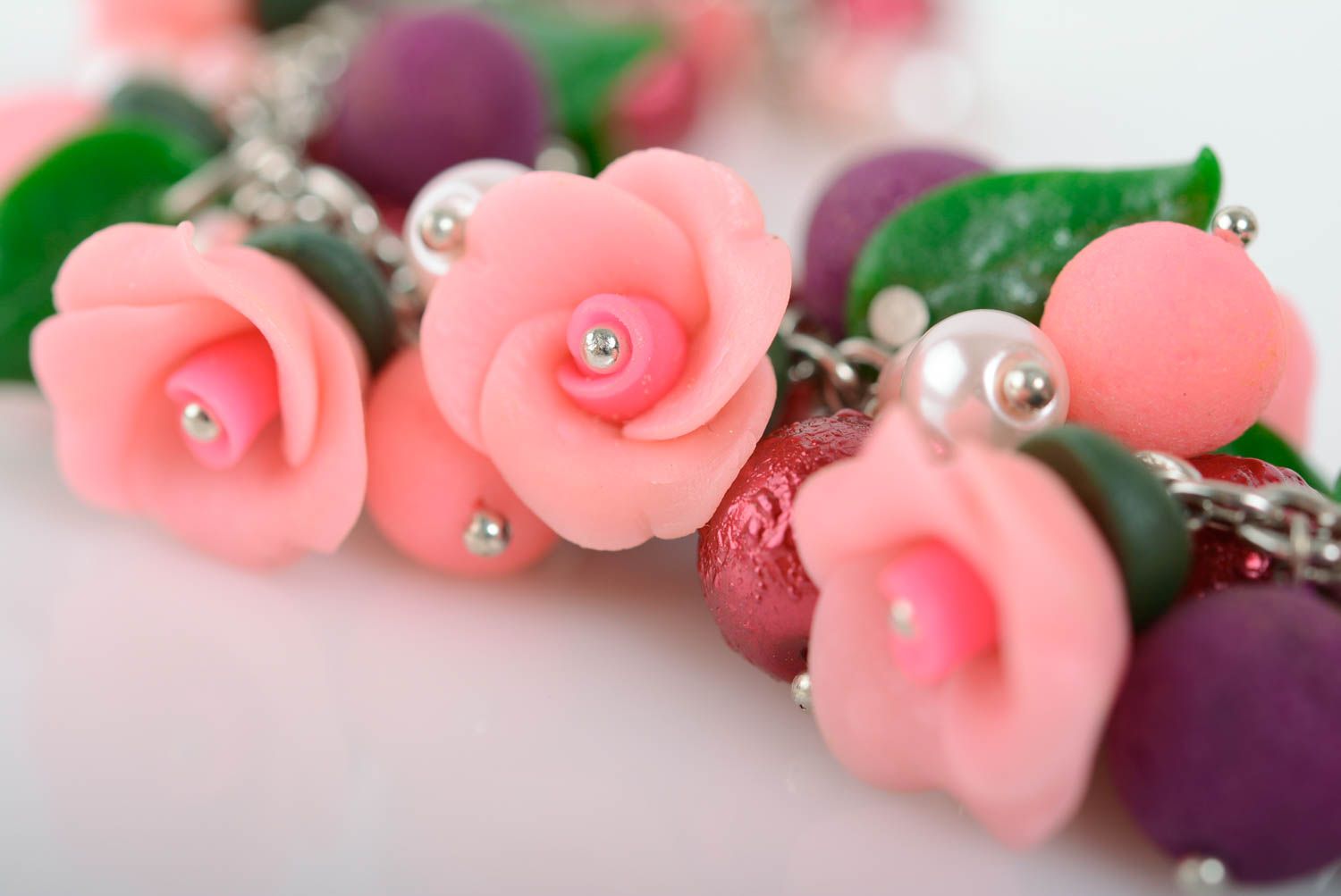 Gentle handmade designer plastic flower bracelet with pearl-like beads photo 2