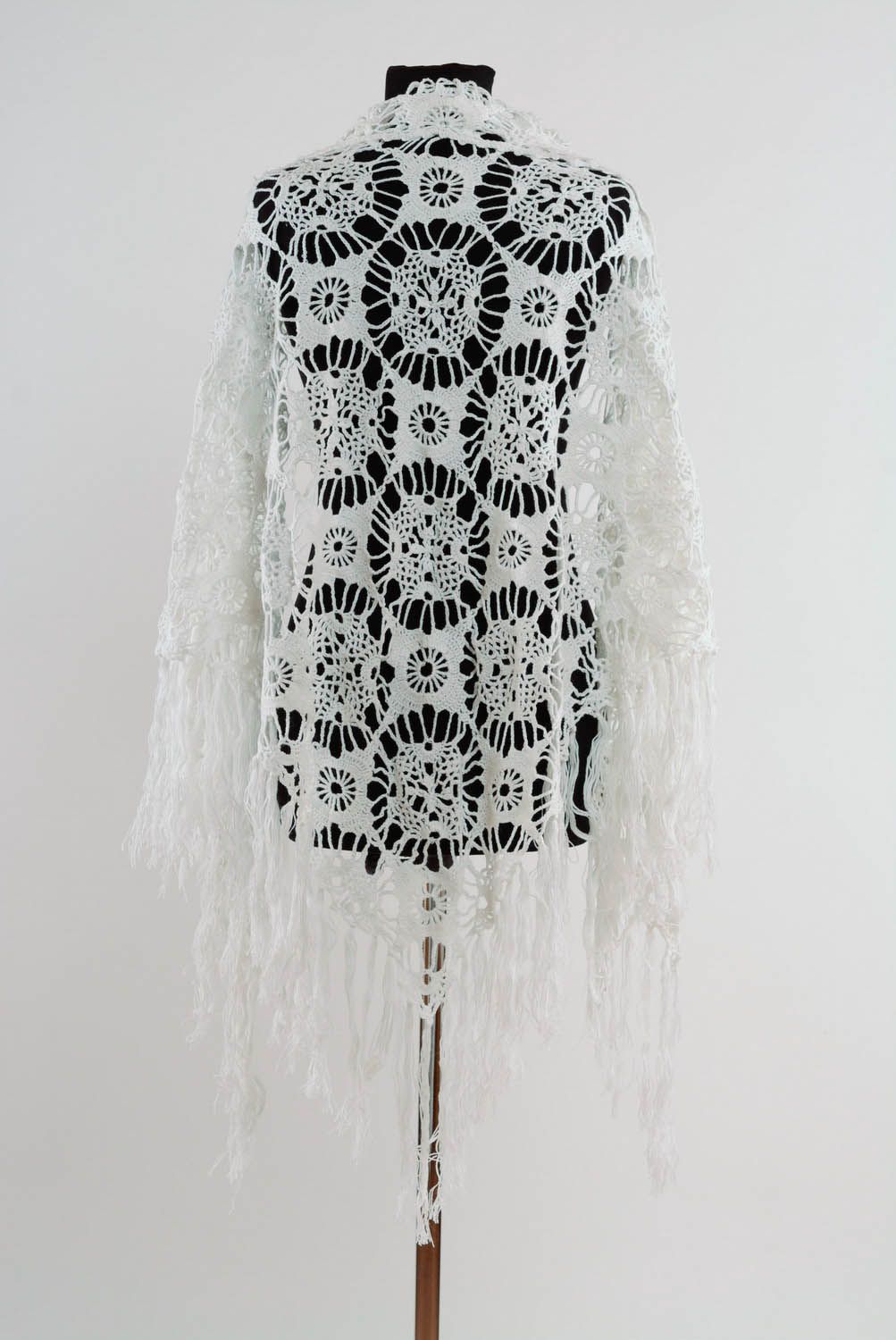 White crochet shawl  photo 3