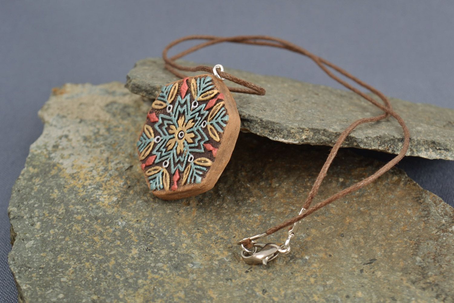Stylish ceramic neck pendant with snow-flake ornament painted with acrylics photo 1