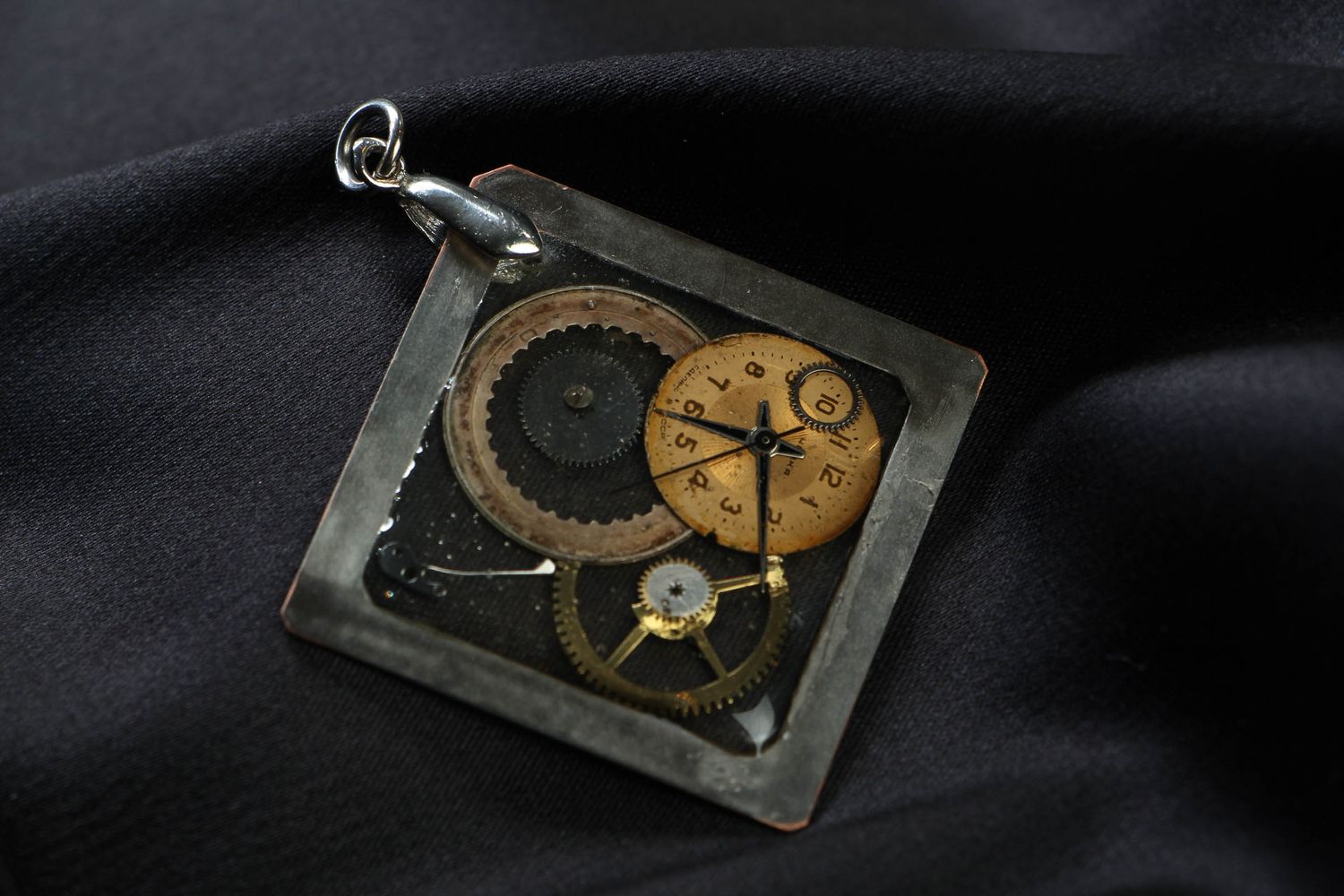 Metal pendant in steampunk style photo 3