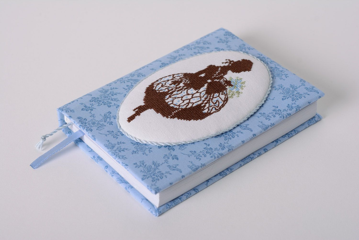 Carnet de notes fantaisie couverture bleue en tissu avec broderie fait main photo 4
