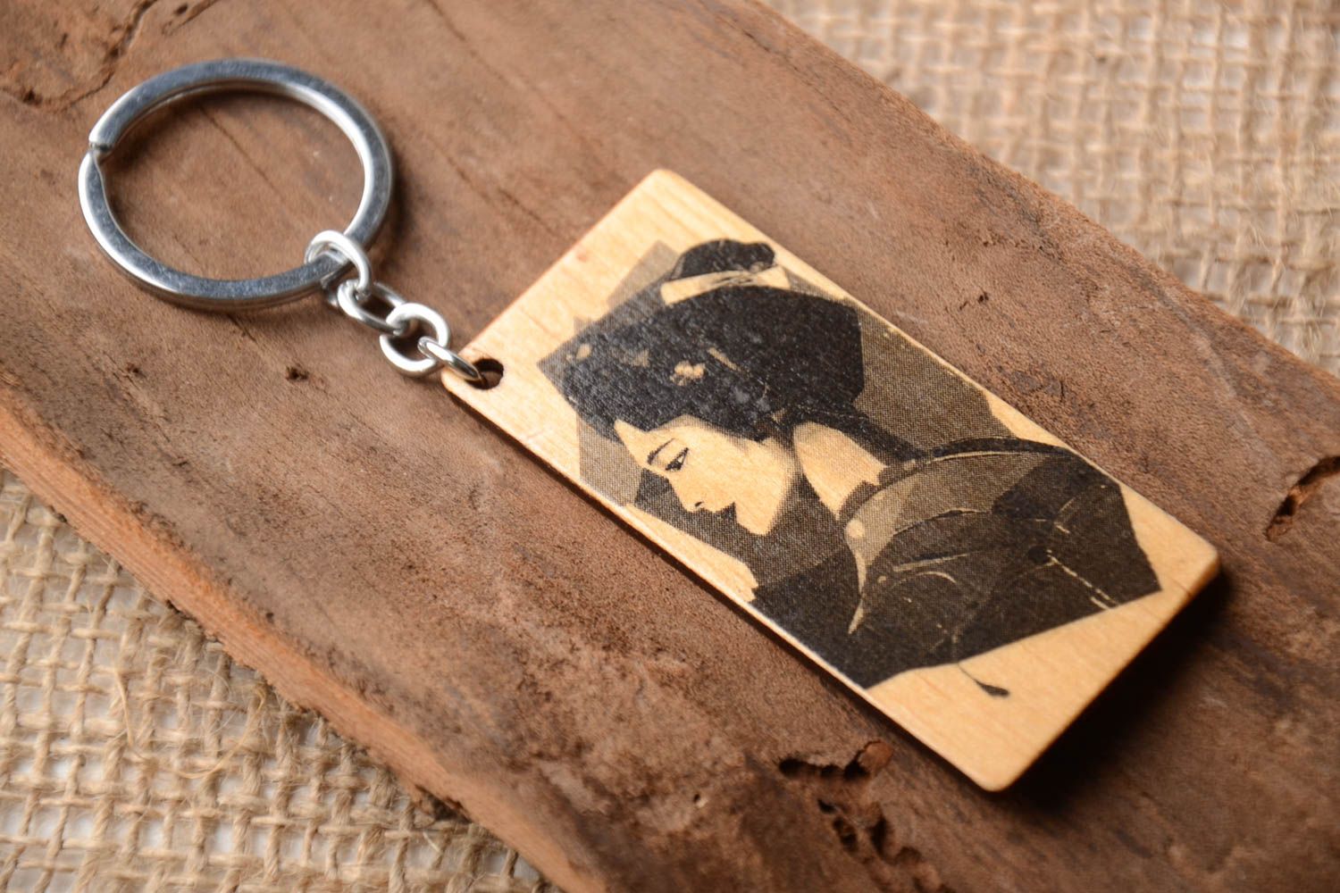 Handmade keychain designer kaychain for phone wooden souvenir for men photo 1