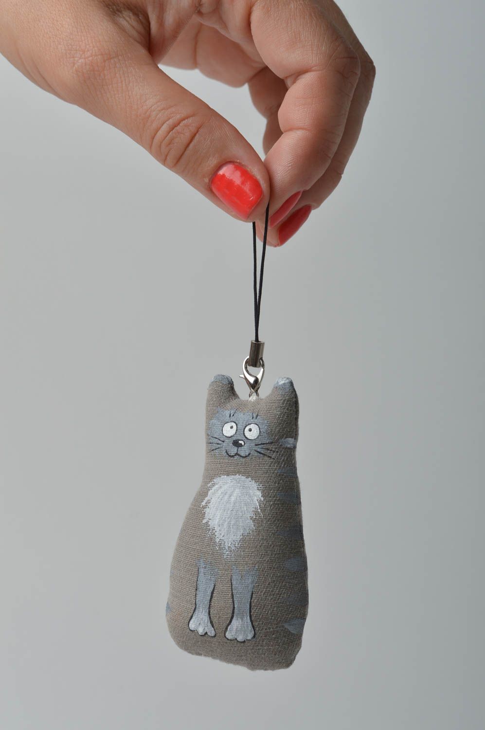 Брелок для ключей подарок ручной работы аксессуар для телефона серый кот фото 1