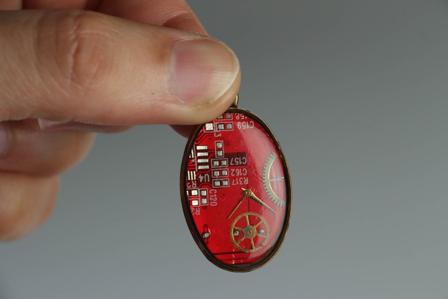 Pendentif ovale Cyberpunk avec microcircuit photo 4